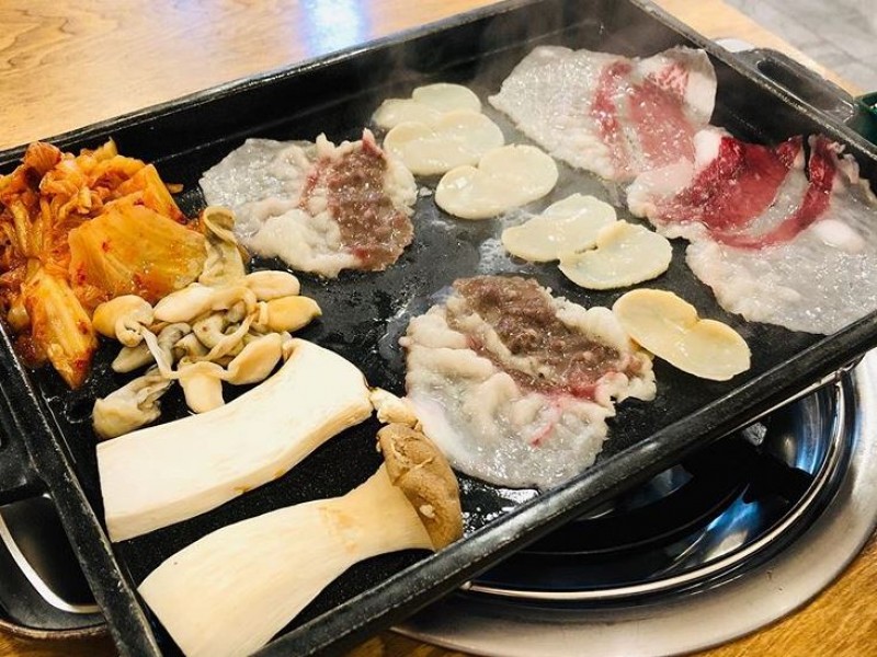 디너의여왕 - [서울 마포] 다양하게먹는 차돌삼합 32767차 디너의여왕 - [서울 마포]  다양하게먹는 차돌삼합 32767차
