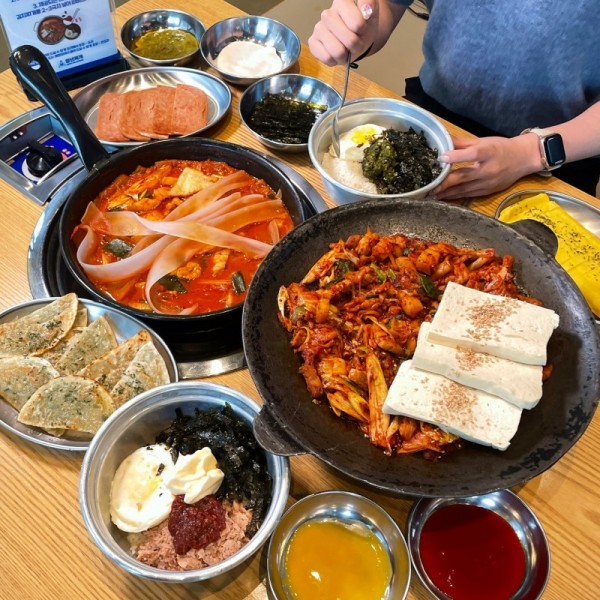 [경기 부천] 청년찌개 옥길퀸즈파크점 이미지