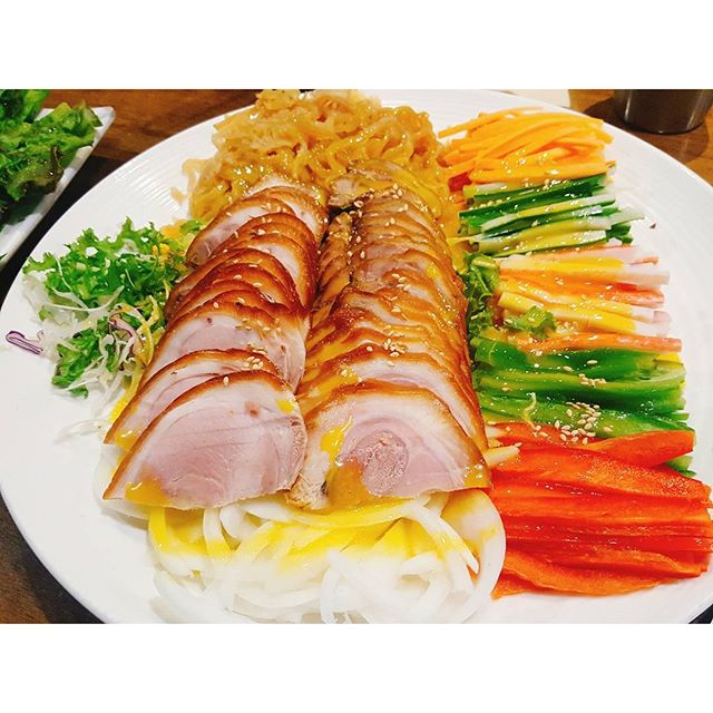 디너의여왕 - 갤러리 | 홍대칼국수와족발 서판교점 - 성남시 분당구 한식 족발 보쌈 추천맛집