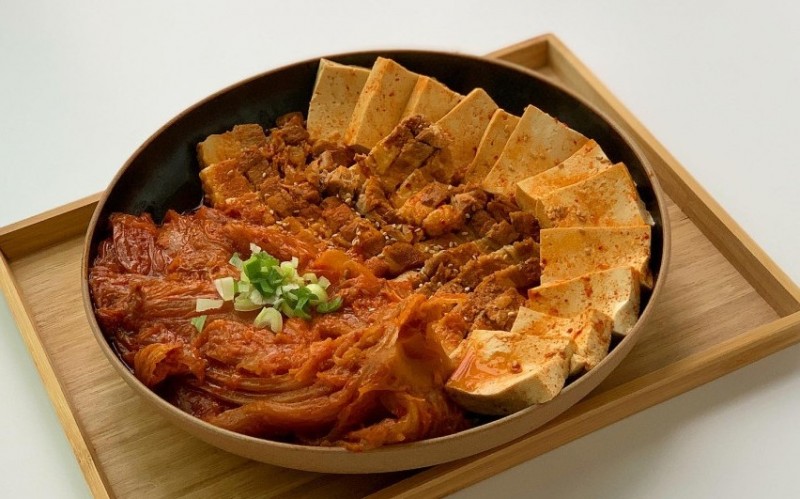 디너의여왕 - [루나푸드] 국내산 묵은지와 삼겹살의 콜라보 삼겹김치찜 1차